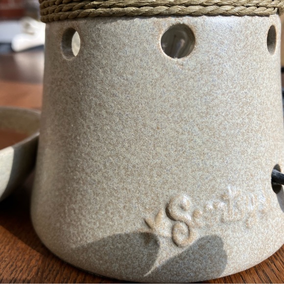 Full size Scentsy Twine wrapped tan warmer w/ switch on/off cord. Perfect cond. - Picture 4 of 6